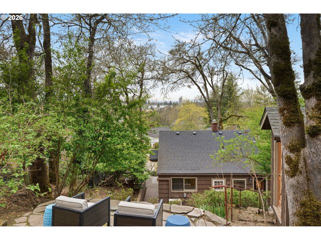 1841 FAIRMOUNT Blvd, Eugene, OR 97403