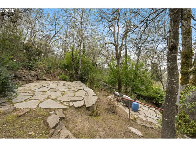 1841 FAIRMOUNT Blvd, Eugene, OR 97403