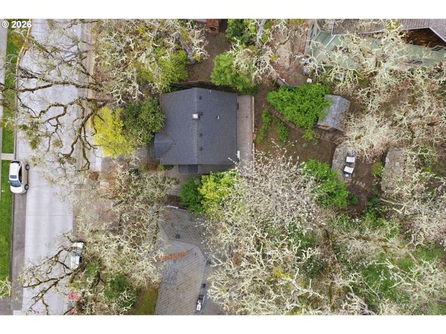 1841 FAIRMOUNT Blvd, Eugene, OR 97403