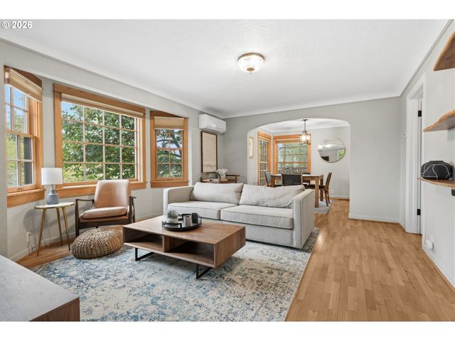 1841 FAIRMOUNT Blvd, Eugene, OR 97403