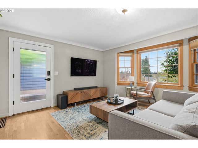 1841 FAIRMOUNT Blvd, Eugene, OR 97403