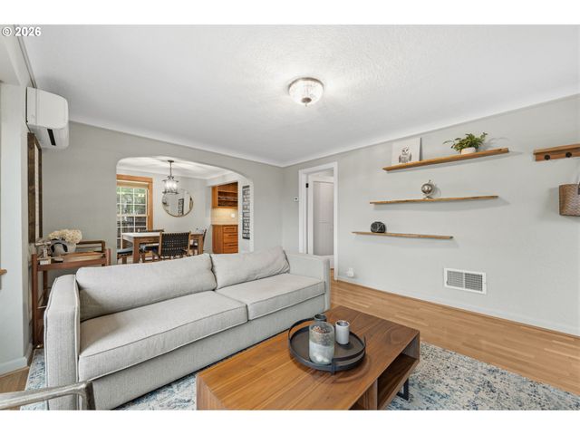 1841 FAIRMOUNT Blvd, Eugene, OR 97403