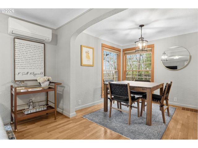 1841 FAIRMOUNT Blvd, Eugene, OR 97403