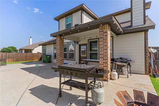 832 Feather Edge Drive, Springtown, TX 76082