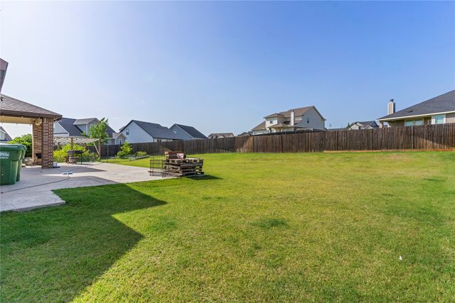 832 Feather Edge Drive, Springtown, TX 76082