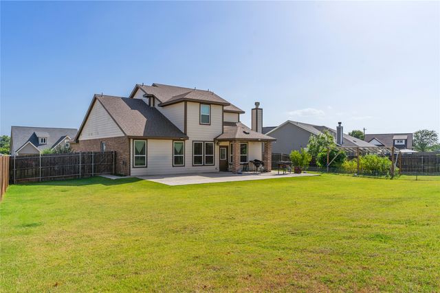 832 Feather Edge Drive, Springtown, TX 76082