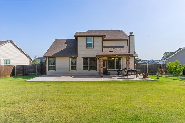 832 Feather Edge Drive, Springtown, TX 76082