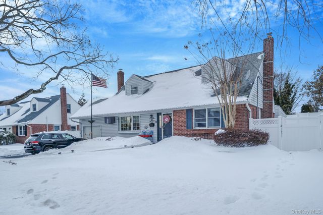 47 Grover Lane, East Northport, NY 11731