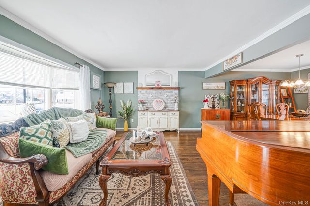 47 Grover Lane, East Northport, NY 11731