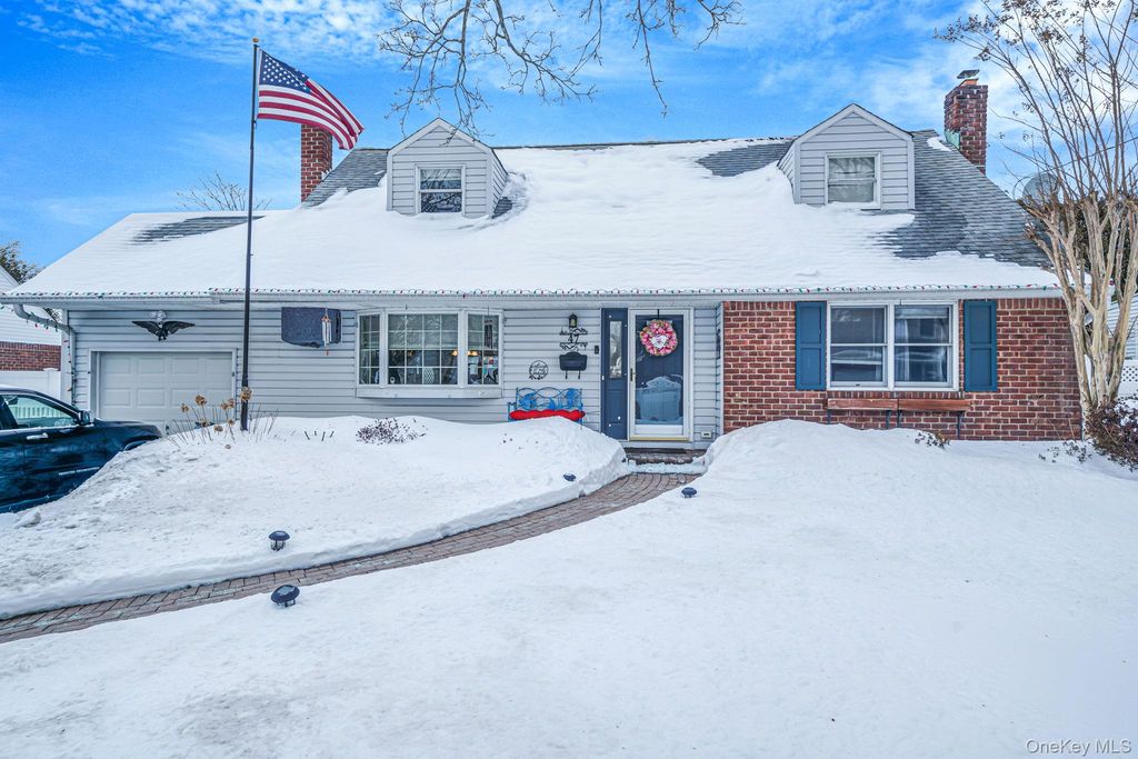 47 Grover Lane, East Northport, NY 11731