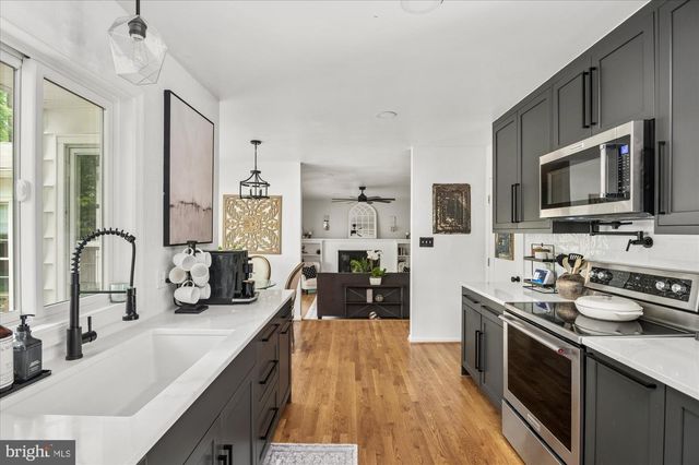 8428 STABLE DR, Alexandria, VA 22308