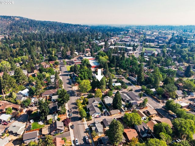 828 Nw FLORIDA Ave, Bend, OR 97703
