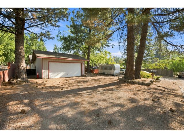 828 Nw FLORIDA Ave, Bend, OR 97703