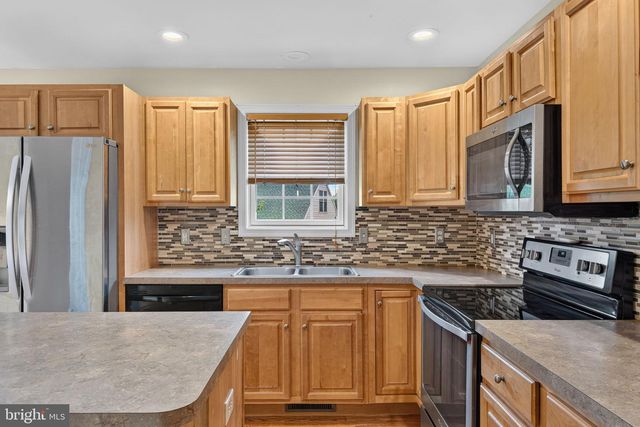 2191 WEEPING WILLOW LN, Mount Joy, PA 17552