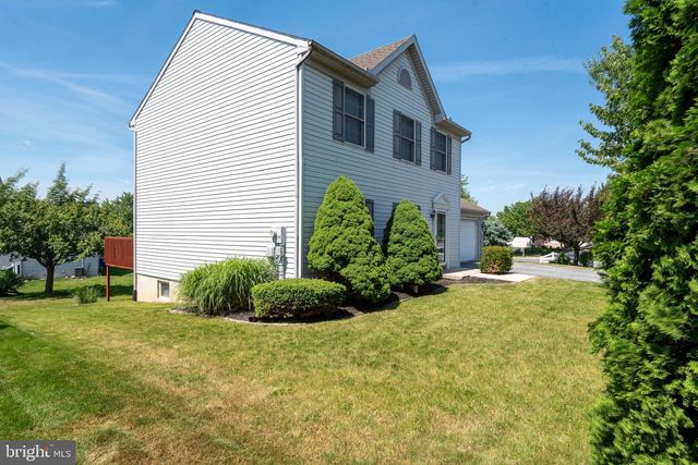 2191 WEEPING WILLOW LN, Mount Joy, PA 17552