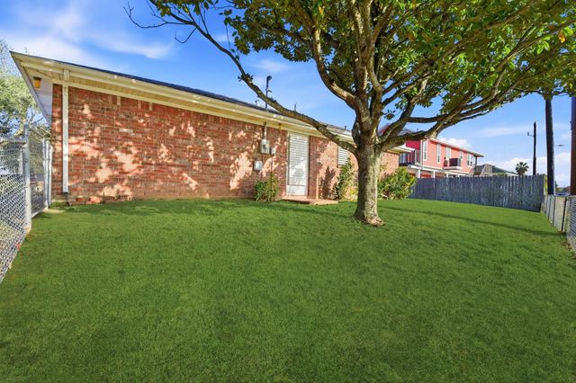 12919 Concho, Galveston, TX 77554