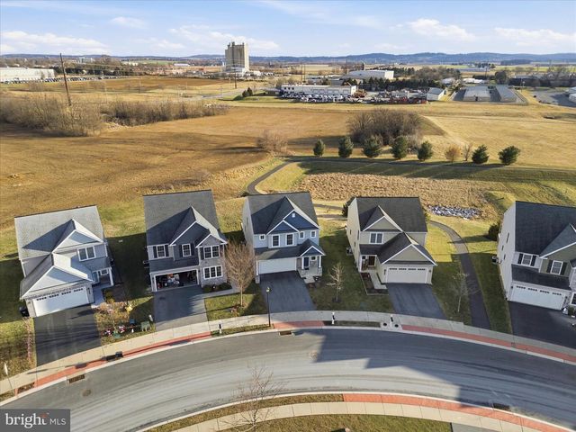 1392 FIELDSTONE DR, Mount Joy, PA 17552