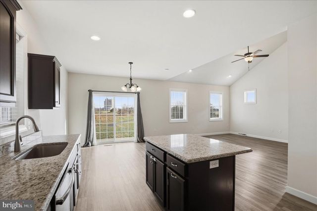 1392 FIELDSTONE DR, Mount Joy, PA 17552