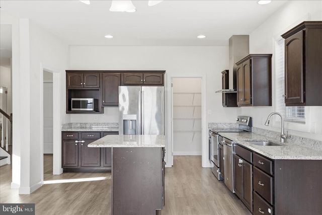 1392 FIELDSTONE DR, Mount Joy, PA 17552