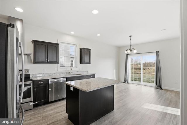 1392 FIELDSTONE DR, Mount Joy, PA 17552