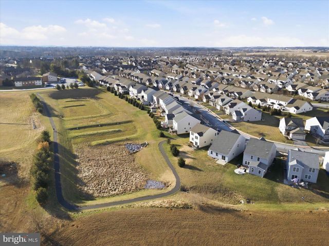 1392 FIELDSTONE DR, Mount Joy, PA 17552