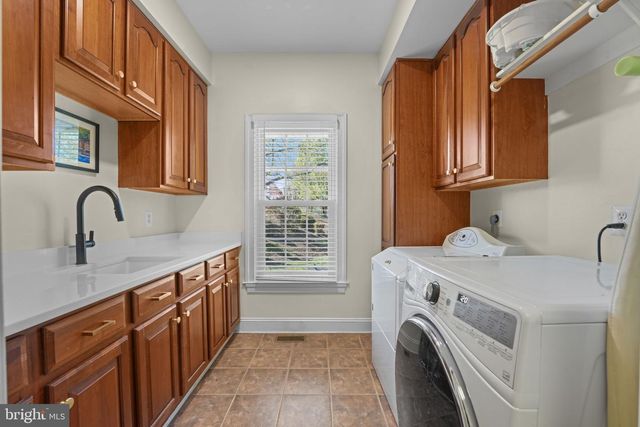 11431 WOOLINGTON RD, Great Falls, VA 22066