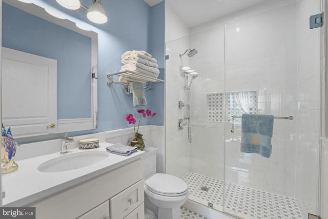 11431 WOOLINGTON RD, Great Falls, VA 22066