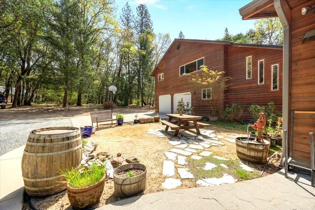 737 Pinecrest Drive, Grants Pass, OR 97527