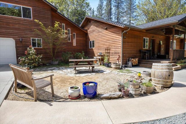 737 Pinecrest Drive, Grants Pass, OR 97527