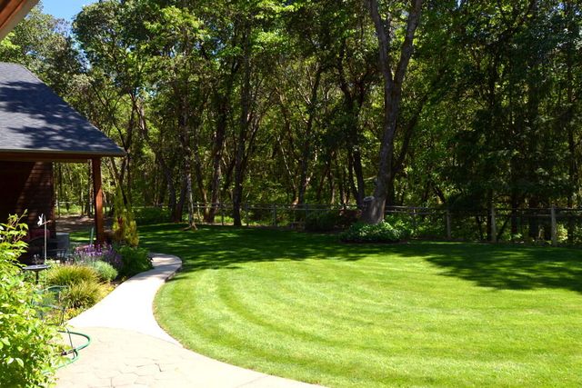 737 Pinecrest Drive, Grants Pass, OR 97527