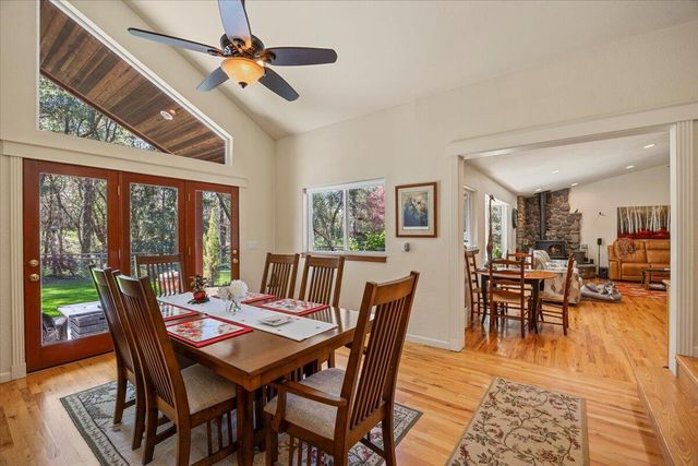 737 Pinecrest Drive, Grants Pass, OR 97527