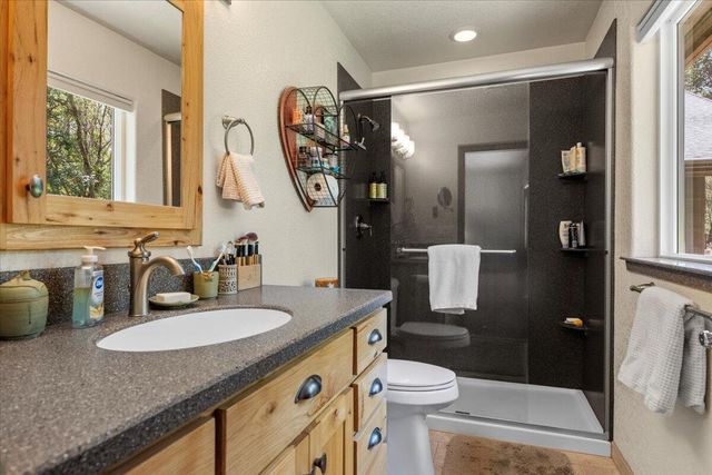 737 Pinecrest Drive, Grants Pass, OR 97527