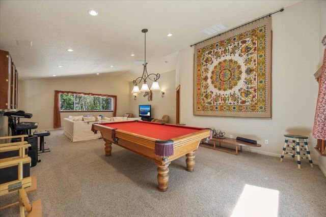 737 Pinecrest Drive, Grants Pass, OR 97527