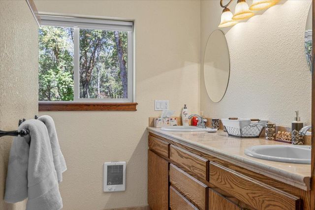 737 Pinecrest Drive, Grants Pass, OR 97527