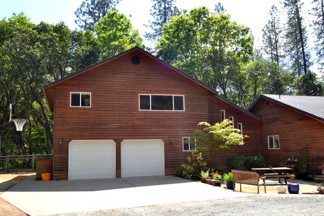 737 Pinecrest Drive, Grants Pass, OR 97527