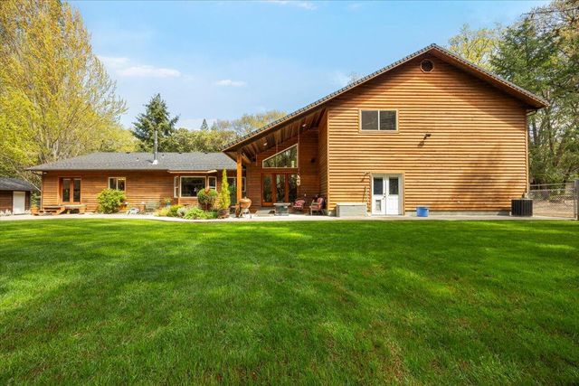 737 Pinecrest Drive, Grants Pass, OR 97527