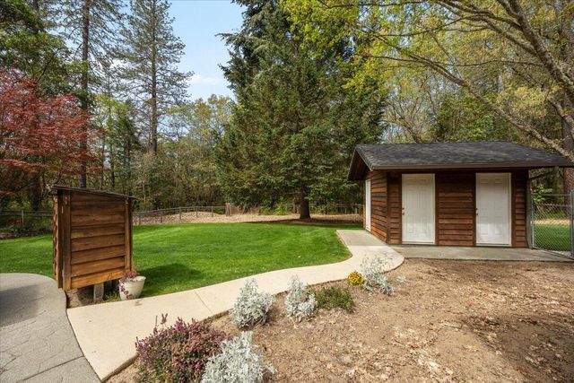 737 Pinecrest Drive, Grants Pass, OR 97527