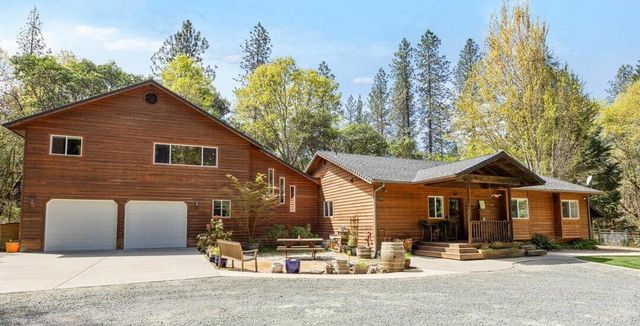 737 Pinecrest Drive, Grants Pass, OR 97527