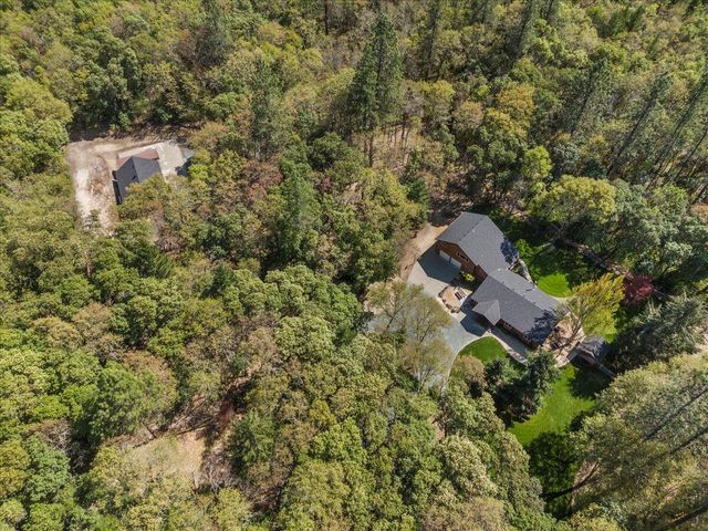 737 Pinecrest Drive, Grants Pass, OR 97527