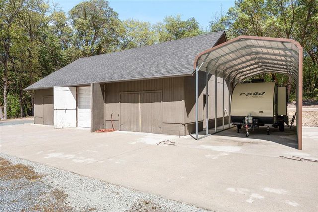 737 Pinecrest Drive, Grants Pass, OR 97527