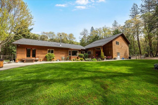 737 Pinecrest Drive, Grants Pass, OR 97527