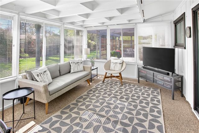 463 Queenswood Drive, Bay Village, OH 44140