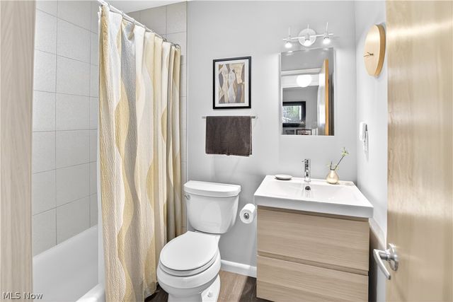 463 Queenswood Drive, Bay Village, OH 44140