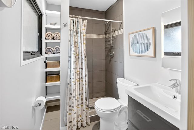 463 Queenswood Drive, Bay Village, OH 44140