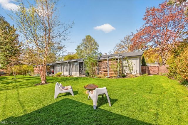 463 Queenswood Drive, Bay Village, OH 44140