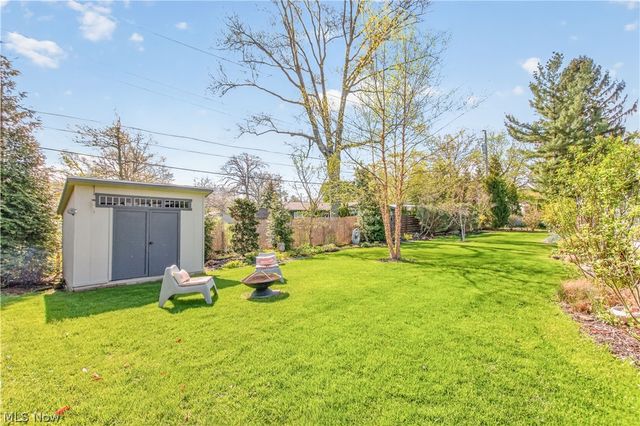 463 Queenswood Drive, Bay Village, OH 44140