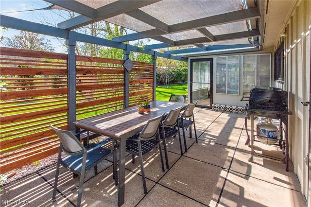 463 Queenswood Drive, Bay Village, OH 44140