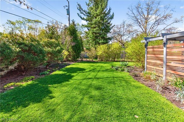 463 Queenswood Drive, Bay Village, OH 44140