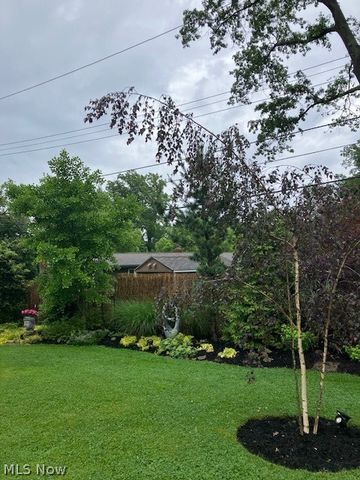 463 Queenswood Drive, Bay Village, OH 44140