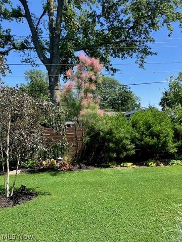 463 Queenswood Drive, Bay Village, OH 44140